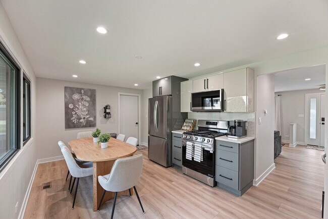 Building Photo - 908 Long Meadow Dr