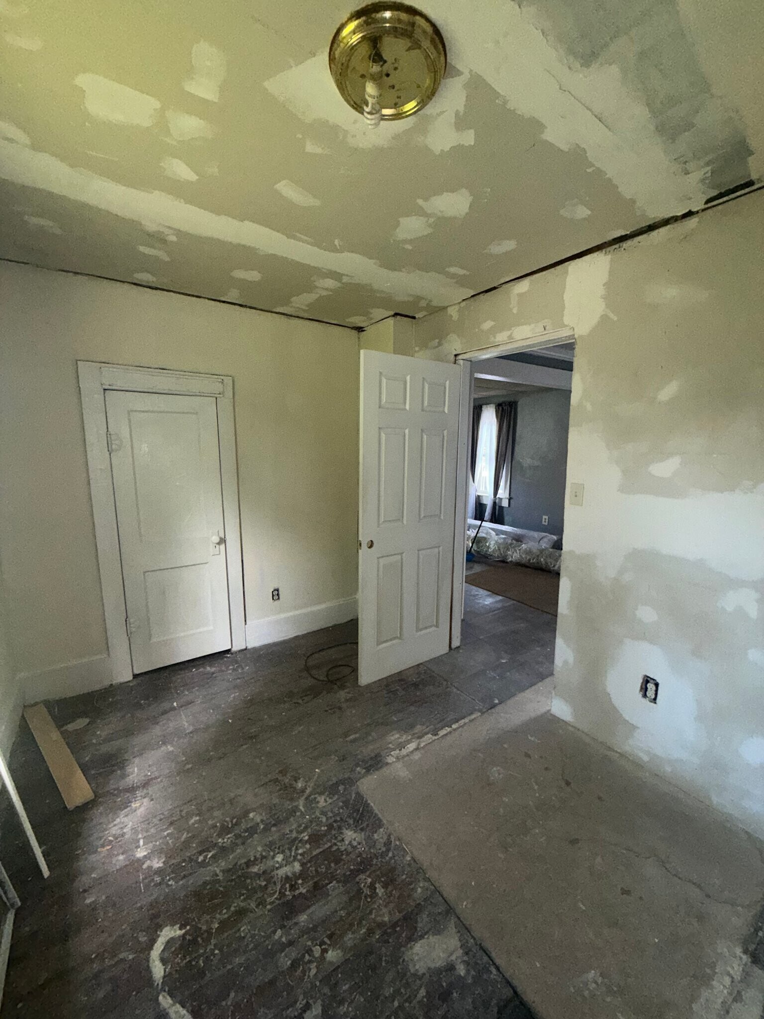 Building Photo - 805 Waldman Ave