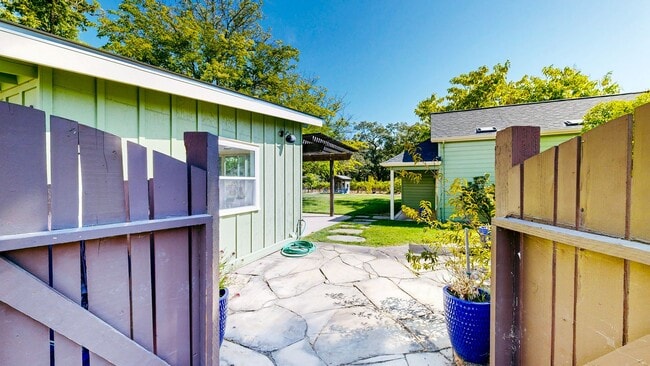 Building Photo - Country Charm Meets Vineyard Views! Two Bedroom Two bath with room to relax!