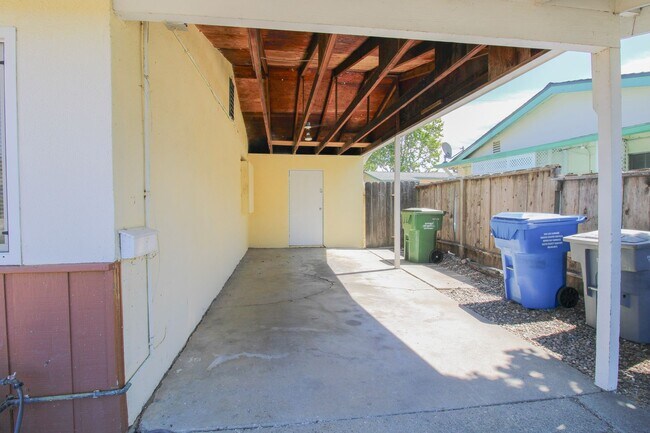 Building Photo - 1778 Vicente Dr