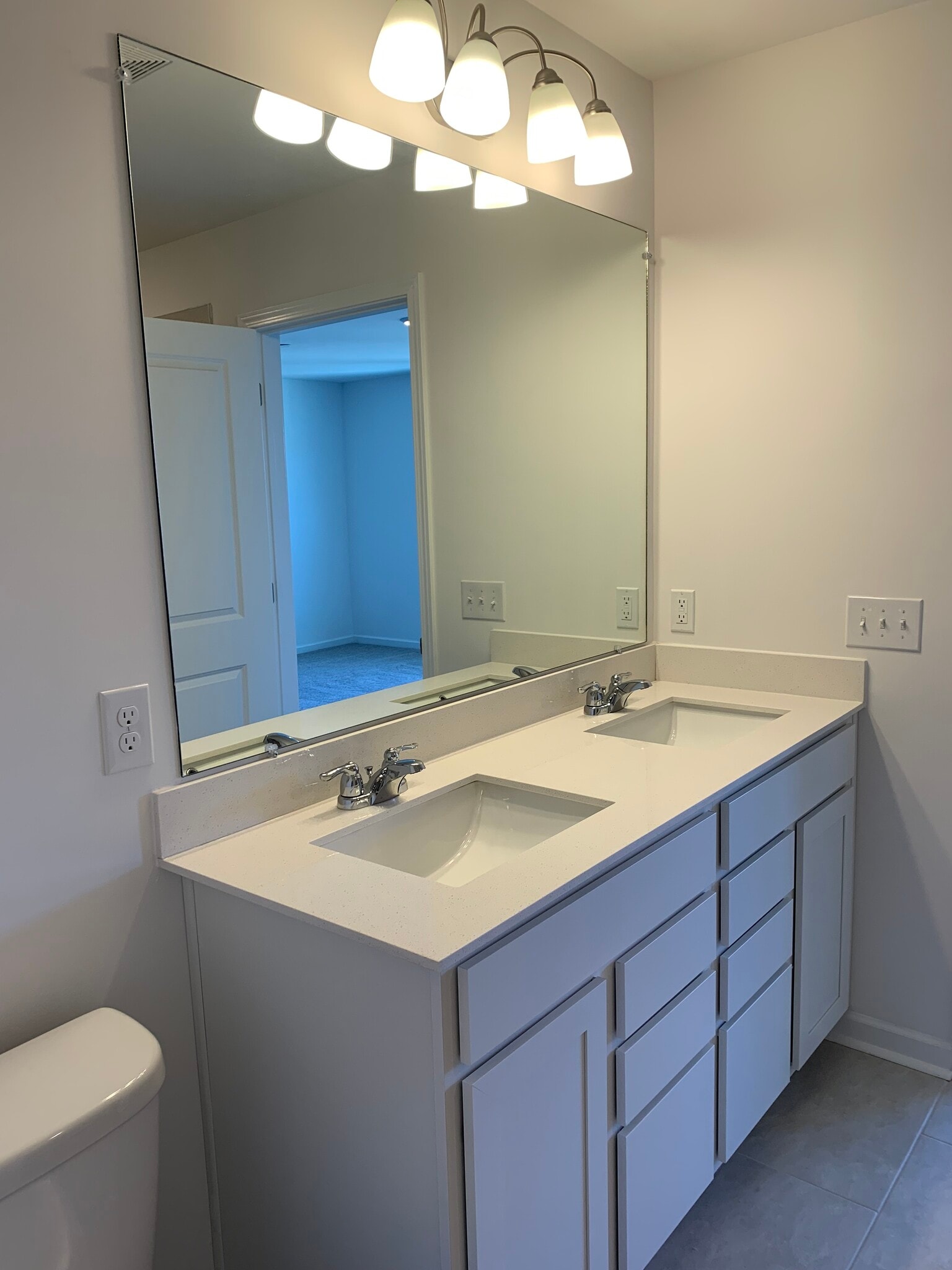 Building Photo - 7133 Mapleside Ln