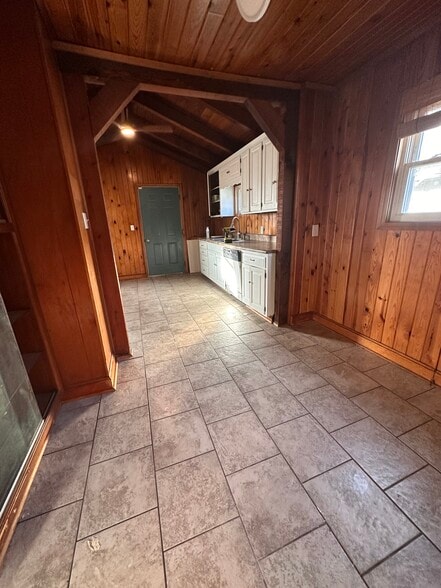 Amazing wood cabin kitchen with breakfast nook & shelving - 4308 Francis St