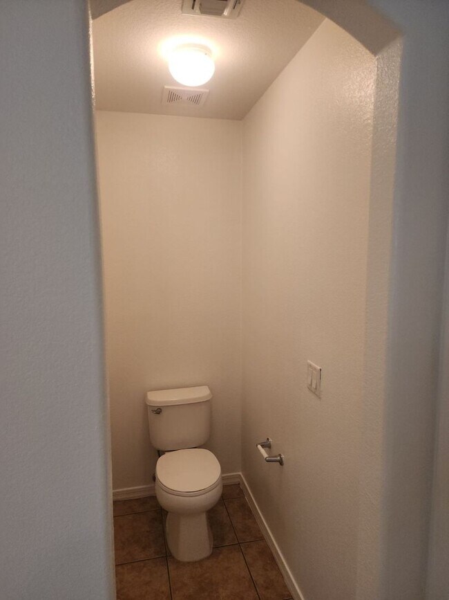 Building Photo - 4 Bedroom - 2.5 Bath - 2485 Sq. Ft - Sahuarita
