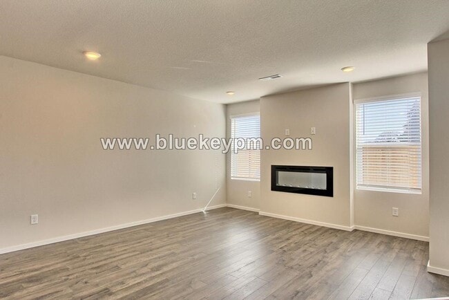 Building Photo - 4 Bed, 2.5 Baths Home in Ridgefield