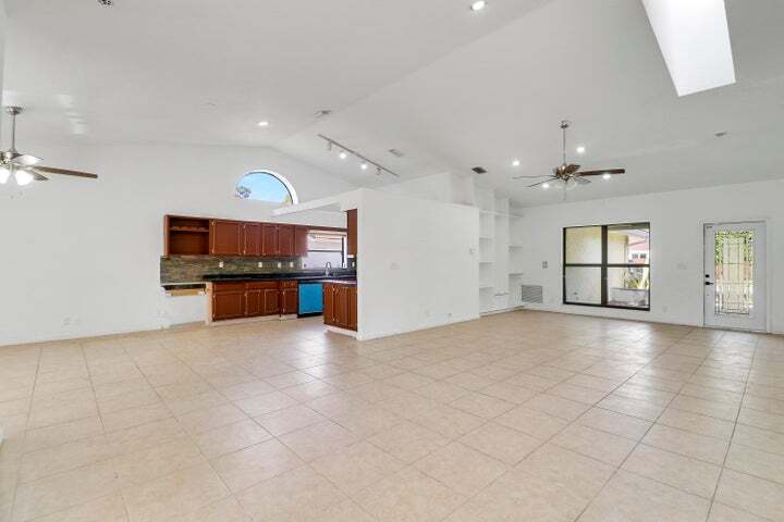 Building Photo - 14616 Autumn Ave