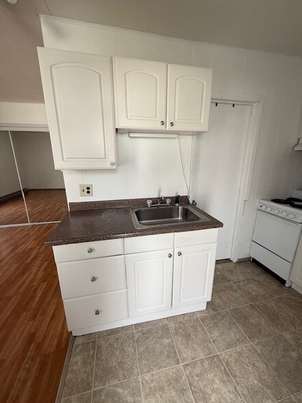 Building Photo - 227 8th St S