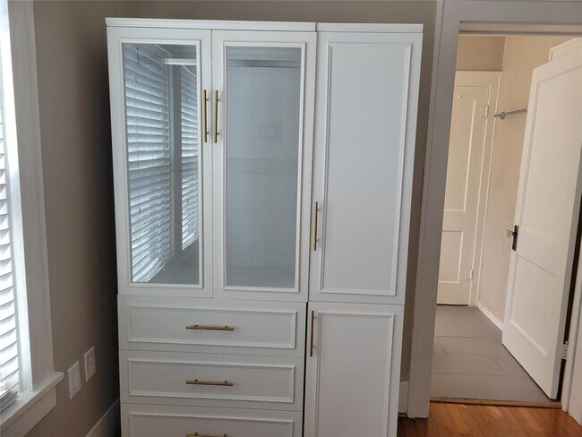 Building Photo - 2406 Huldy St