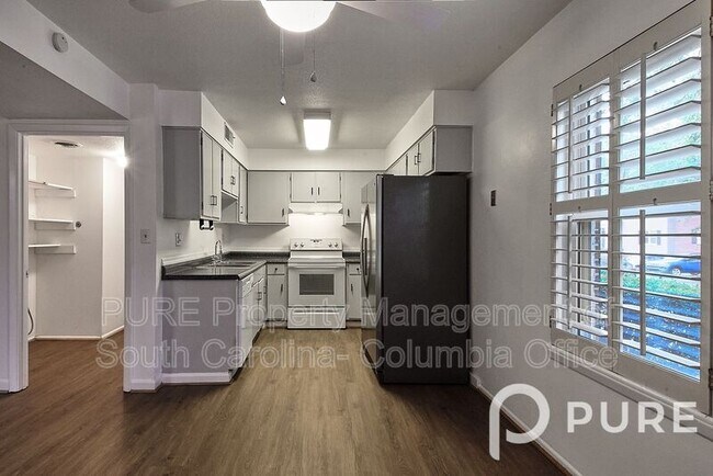 Building Photo - 601 Riverhill Cir