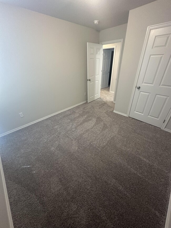 Building Photo - 1002 Ichabod Cir