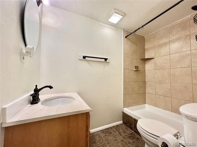 Building Photo - 2739 Straus Ln