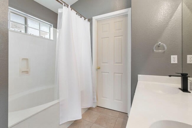 Building Photo - 14404 Ballycastle Trail