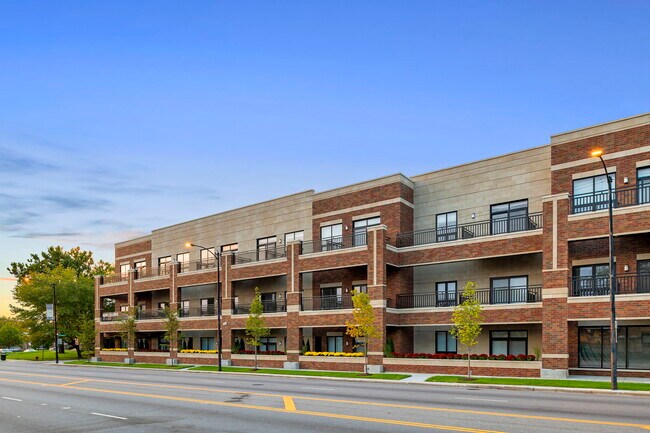 Building Photo - 1610 N Normandy Ave