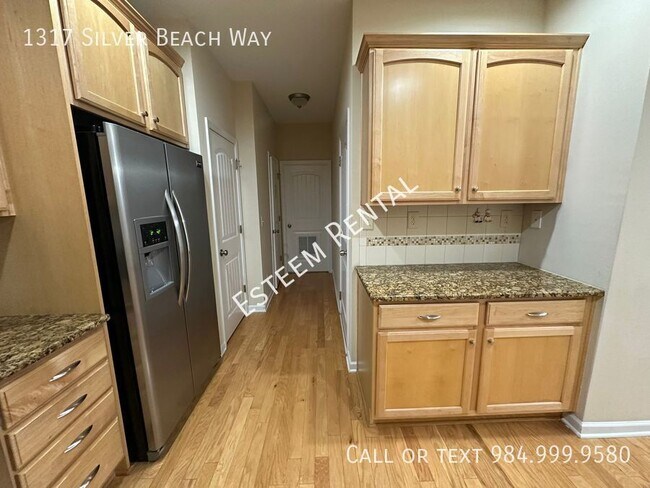 Building Photo - 1317 Silver Beach Way