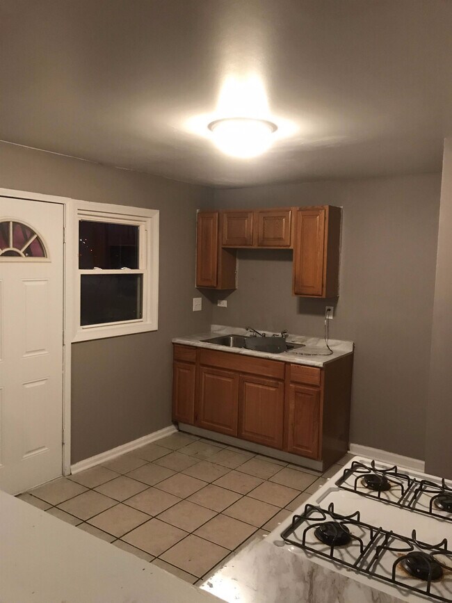 Building Photo - 3600 E 9th Ave