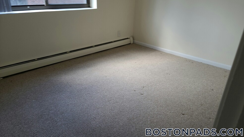 Building Photo - 24 Whites Ave