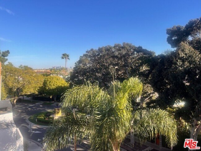 Building Photo - 8609 W Knl Dr