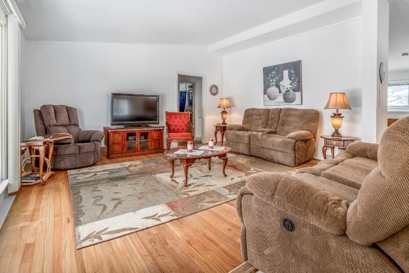 Building Photo - 7621 Amboy St