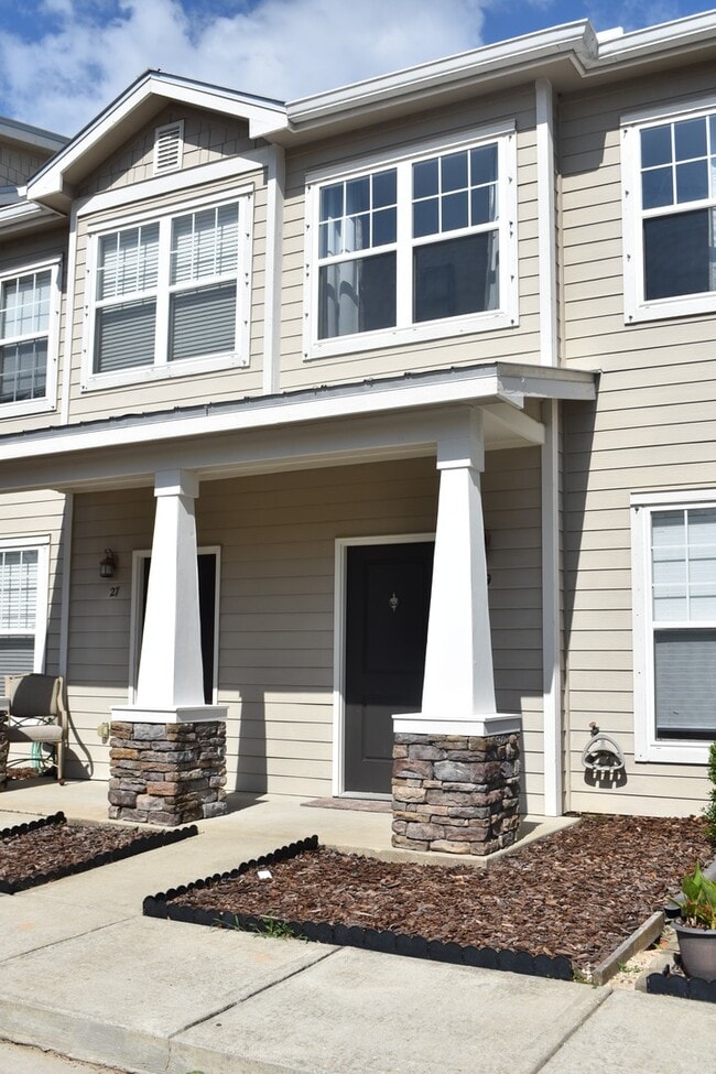 Primary Photo - Like NEW 2 Bedroom 2.5 Bath Townhouse in V...