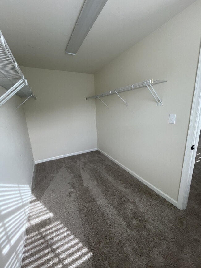 Building Photo - "Charming 4-Bed High Point Home with Granite Elegance & Cozy Fireplace!"