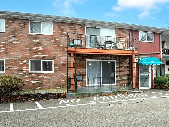 First Floor Balcony - 40 Fountain Ln