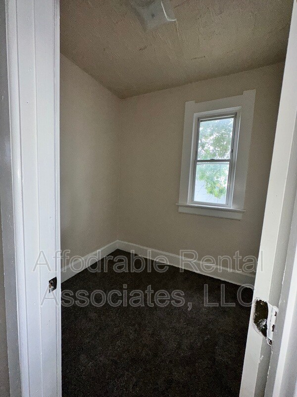 Building Photo - 1428 S 11th St