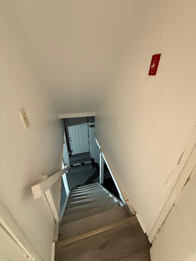 Building Photo - 929 Adeline St