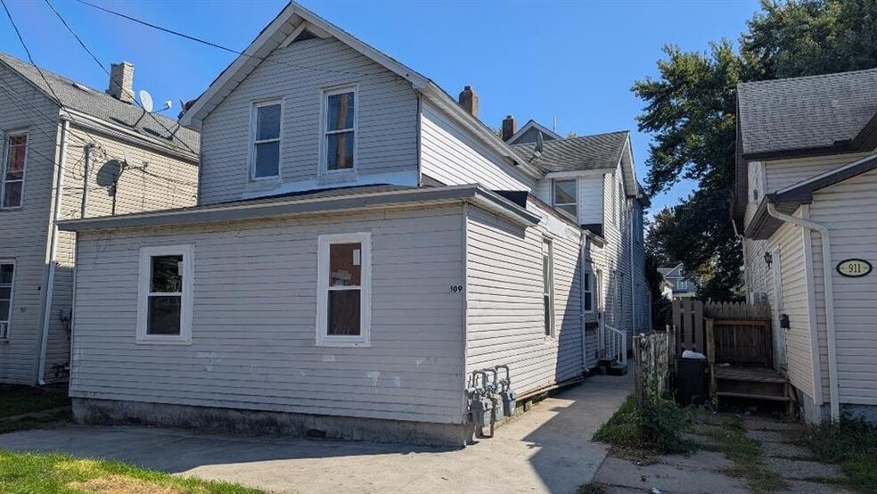 Primary Photo - 909 W 17th St