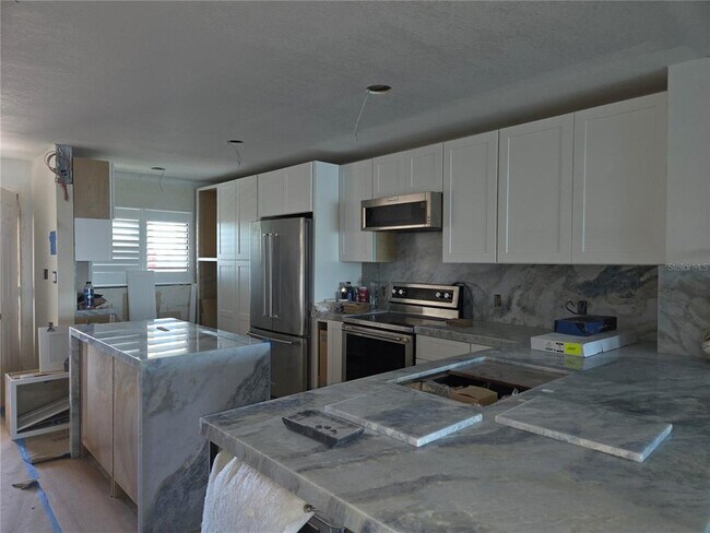 Building Photo - 103 1st St E