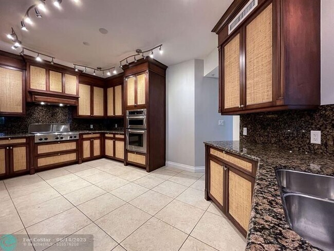 Building Photo - 4241 N Ocean Blvd