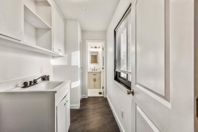 Building Photo - 3bd/2ba Ranch Style Nest In Fayetteville