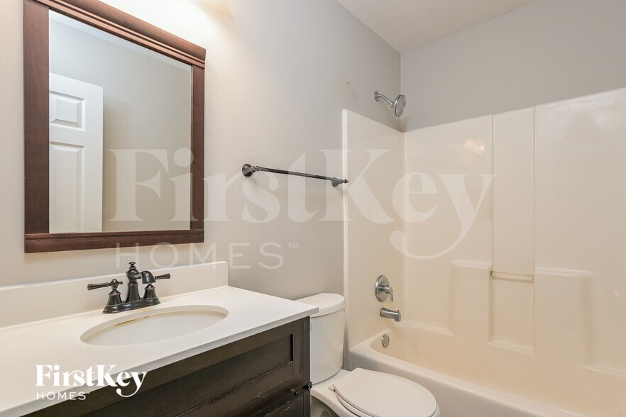 Building Photo - 256 Cherrywood Parc Dr