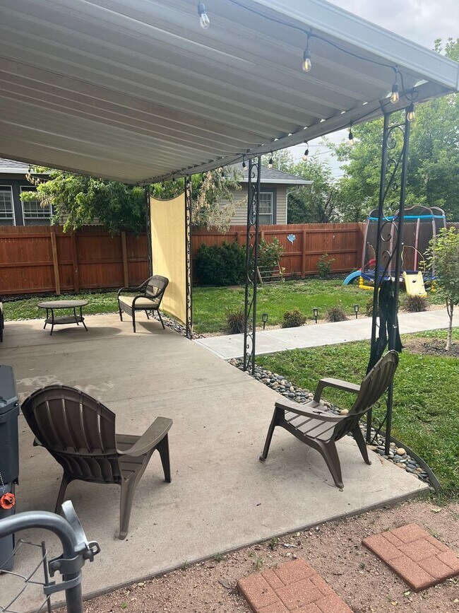 Building Photo - ADORABLE 3 BEDROOM, 1 BATHROOM, SINGLE FAM...