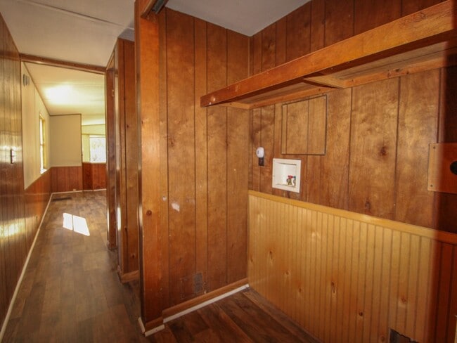 Building Photo - Updated 2BR/1BA Trailer in Muscle Shoals –...