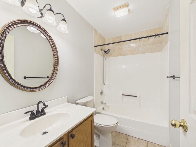 Building Photo - Charming Townhome in Mechanicsburg