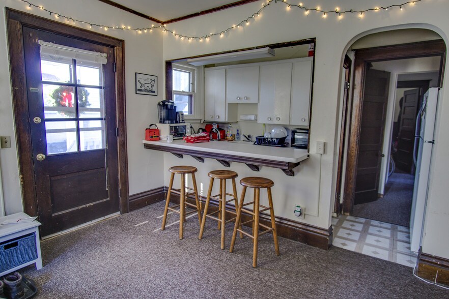 Primary Photo - 112 S Mills St