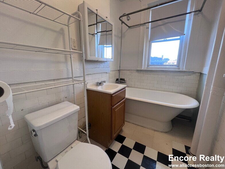 Building Photo - 1179 Boylston St