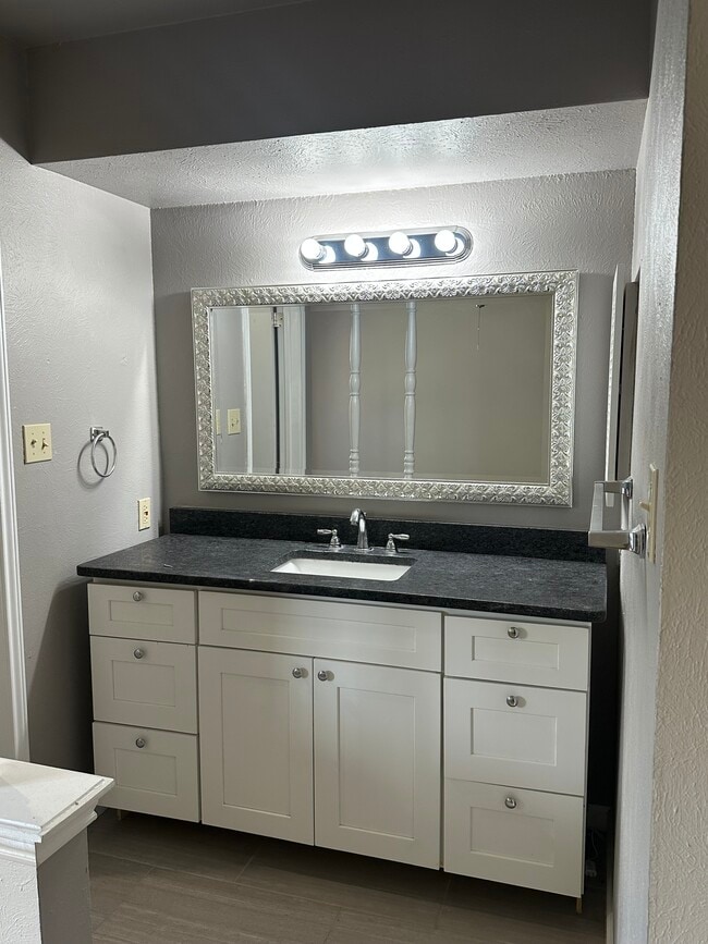 Building Photo - 2601 Driskill Dr