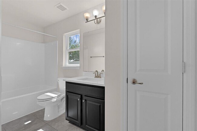 Building Photo - 424 Buchannan Dr