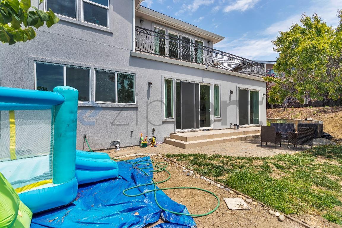 Building Photo - Unit