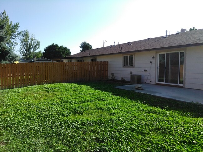 Building Photo - 5555 N Millrun Ave