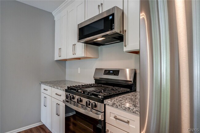 Building Photo - 2404 Pipers Ct