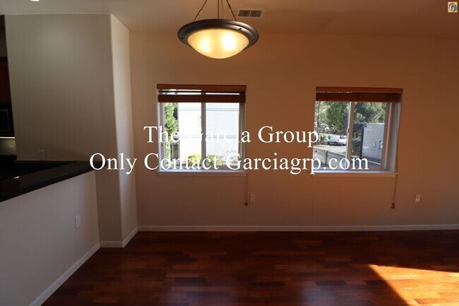 Building Photo - 10377 SW Ridgepath Ln