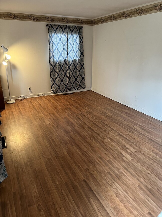 Building Photo - 3122 Commander Dr