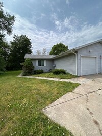 Building Photo - 926/928 Sprucewood Ln