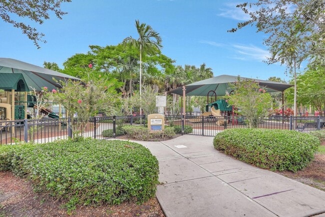 Building Photo - 3050 N Palm Aire Dr