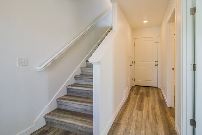 Building Photo - 1163 100 S