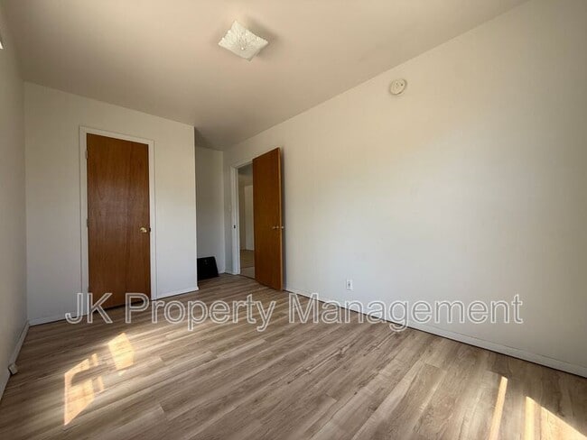 Building Photo - 415 14th St N