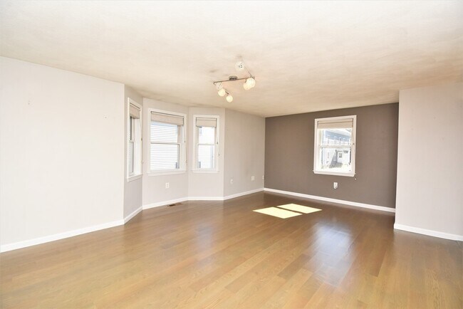 Building Photo - 191 Adams St