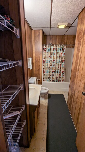 Building Photo - 541 Commanche Trl