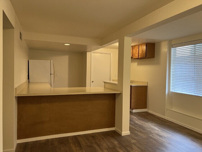 Building Photo - Bright and Spacious 5 Bedroom Home in San Anselmo